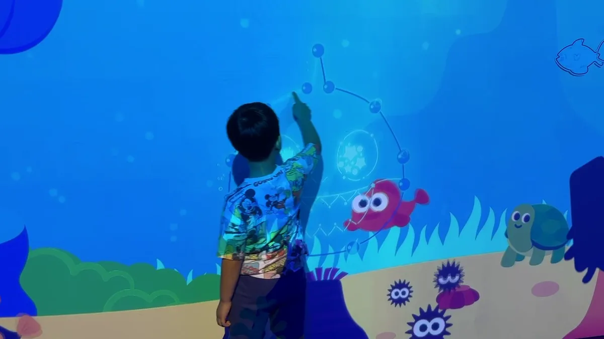 써머 캠프 인 핑크퐁 월드 — 1